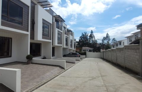 C2019_SE VENDE CASA 4 HABITACCIONES CON 170 METROS DE ÁREA DE CONSTRUCCIÓN EN RÍO AMARILLO.